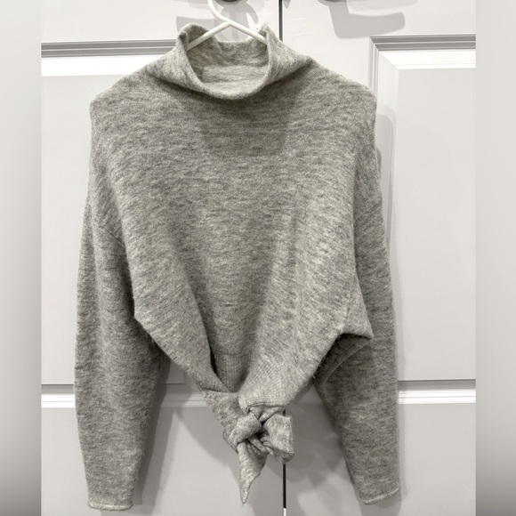 Aritzia Wilfred sweater - Picture 2 of 5